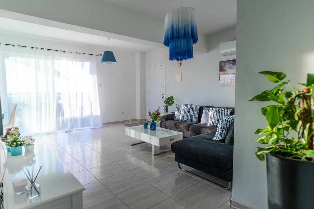 Makenzy Seaview Penthouse Apartment ลาร์นาคา ภายนอก รูปภาพ