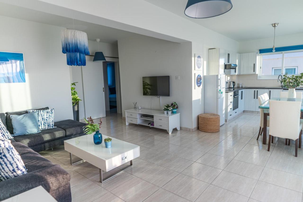 Makenzy Seaview Penthouse Apartment ลาร์นาคา ภายนอก รูปภาพ