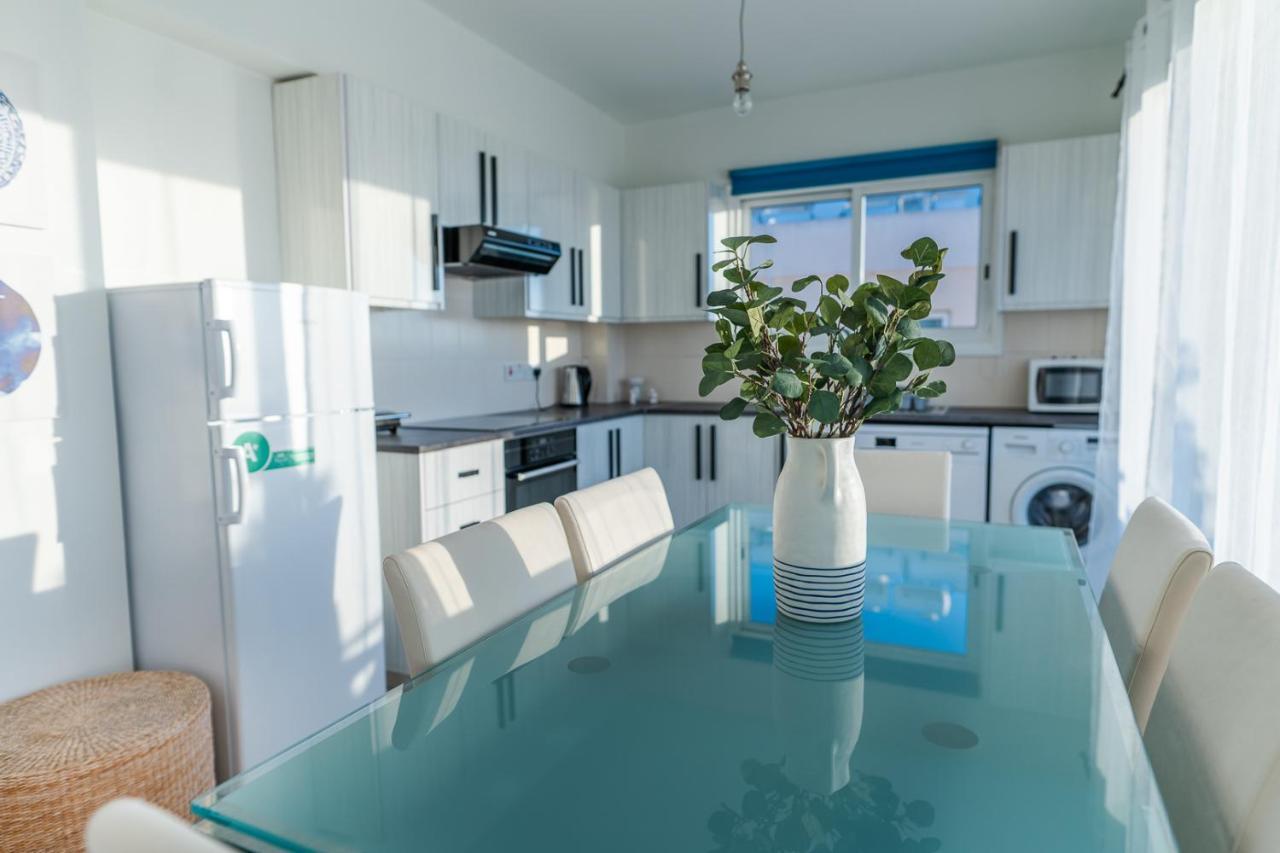 Makenzy Seaview Penthouse Apartment ลาร์นาคา ภายนอก รูปภาพ