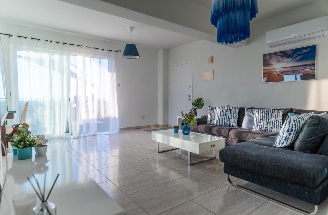 Makenzy Seaview Penthouse Apartment ลาร์นาคา ภายนอก รูปภาพ