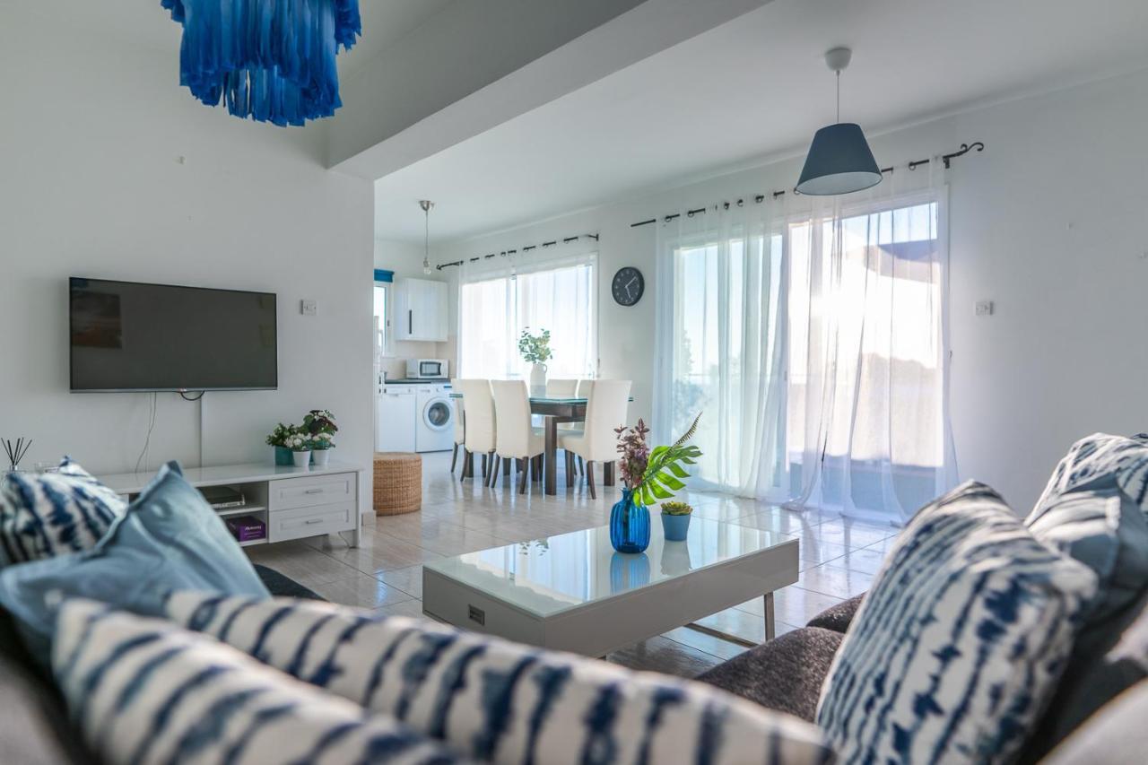Makenzy Seaview Penthouse Apartment ลาร์นาคา ภายนอก รูปภาพ